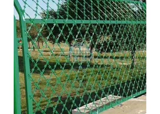 वेल्डेड रेजर कांटेदार तार BTO22 BTO30 रेजर मेष बाड़ सुरक्षात्मक बाधाएं