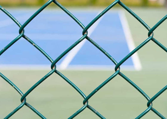 12.7 मिमी 15.9 मिमी पीवीसी डायमंड मेश फेंसिंग रोल गैल्वनाइज्ड गहरा हरा