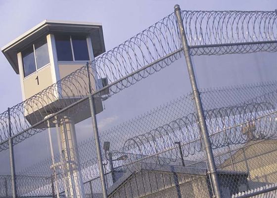 कांटेदार तार और रेजर वायर के साथ सैन्य रक्षा 10 फीट चेन लिंक बाड़