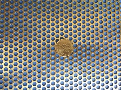 टिकाऊ छिद्रित धातु तार जाल एल्यूमीनियम सामग्री हल्का जंग प्रतिरोधी वास्तुशिल्प परियोजनाओं के लिए उपयुक्त