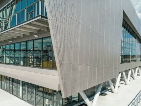 जस्ती छिद्रित स्टील वायर मेष जंग प्रतिरोधी टिकाऊ सामग्री वेंटिलेशन स्क्रीनिंग और निर्माण के लिए एकदम सही